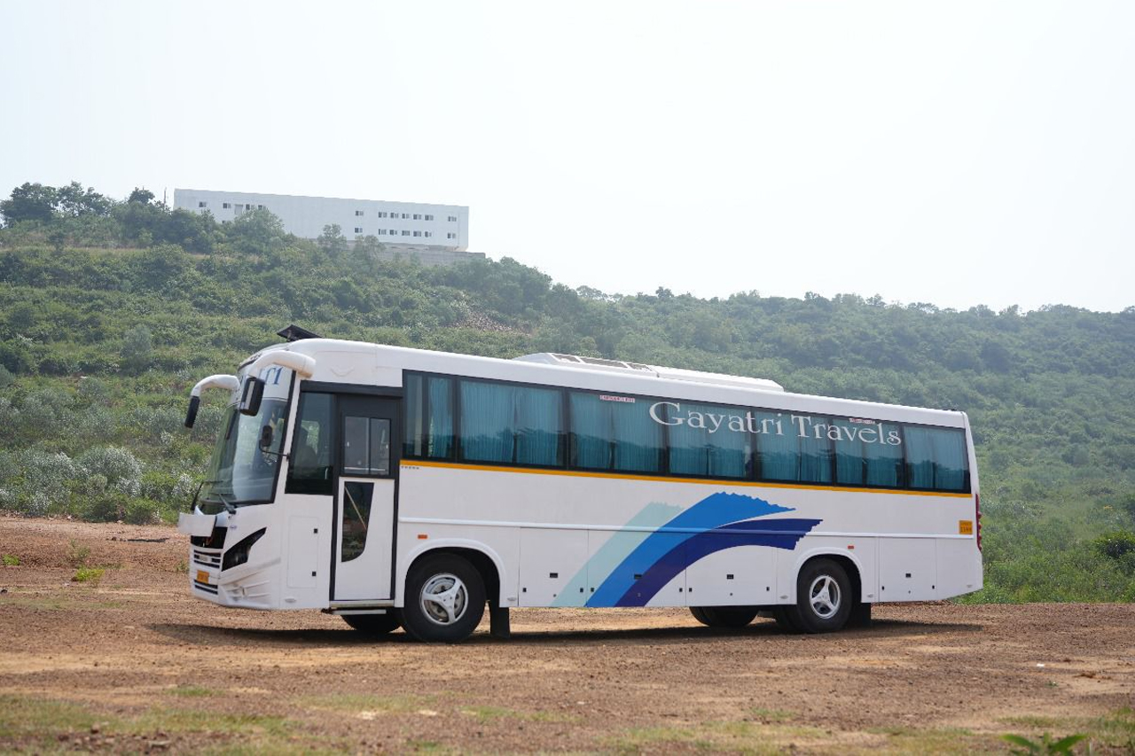 40 Seater Luxury Coach Classic